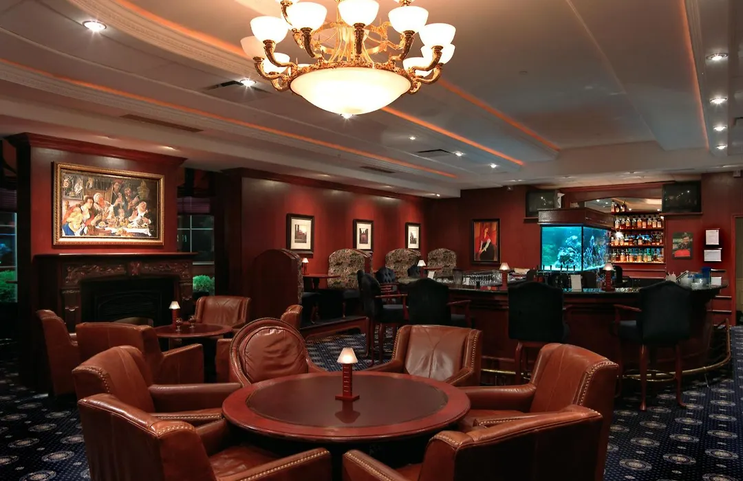 Chateau Louis Hotel & Conference Centre-1