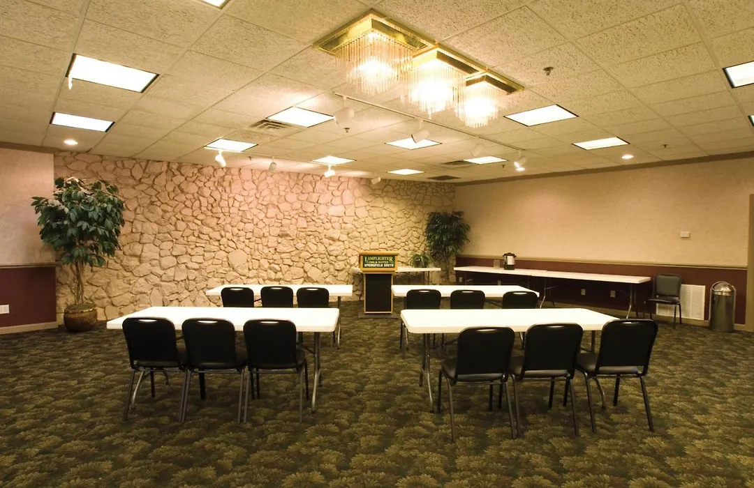 Lamplighter Inn-South-1
