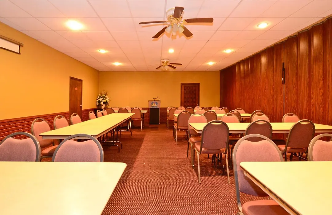 Americas Best Value Inn Iola-1
