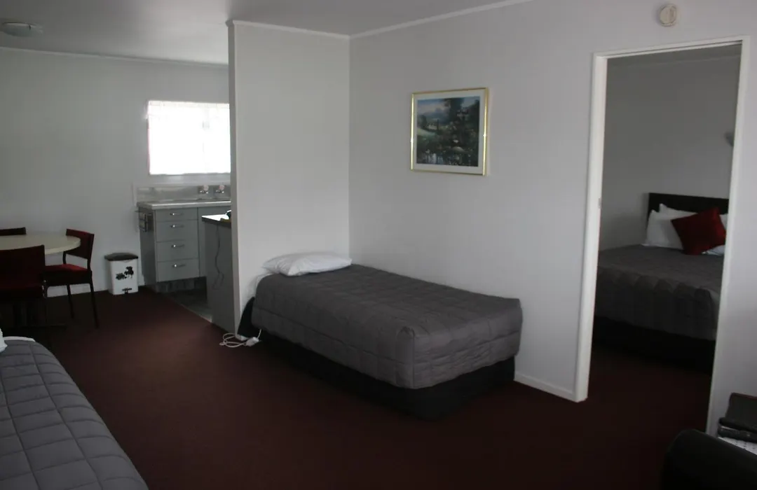 Burgundy Rose Motel-1