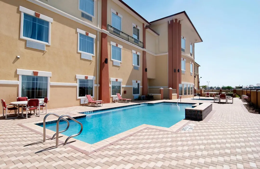 Super 8 by Wyndham Hidalgo at La Plaza Mall&Mcallen Airport-1