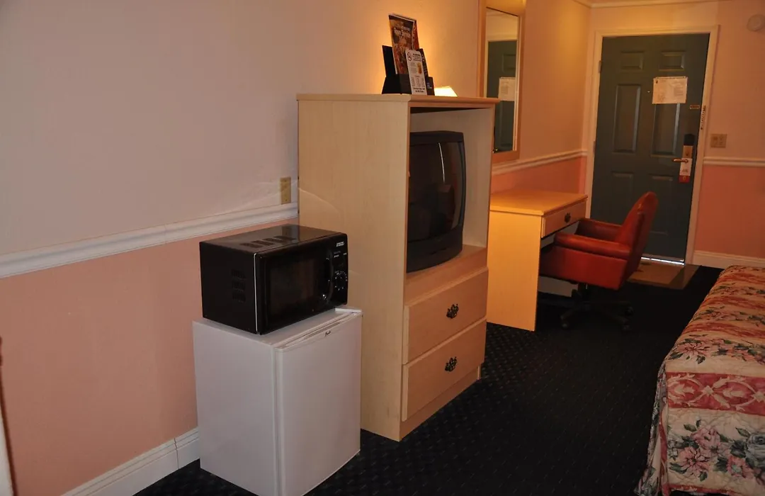 Super 8 By Wyndham Hayward Downtown-1