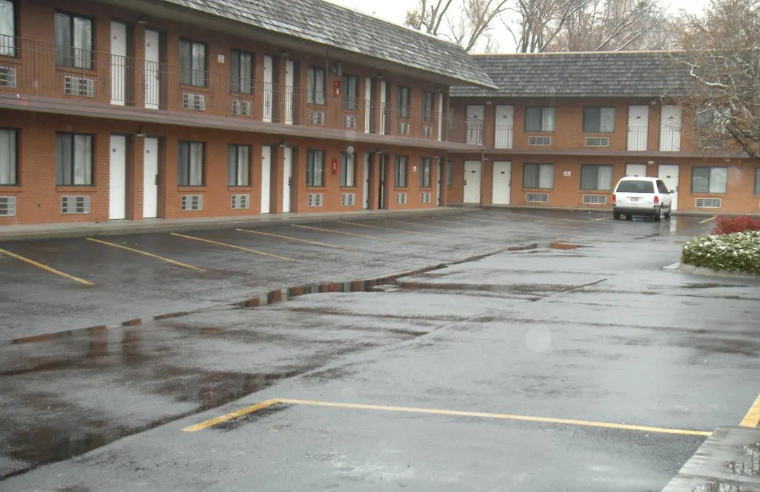 Motel West-1
