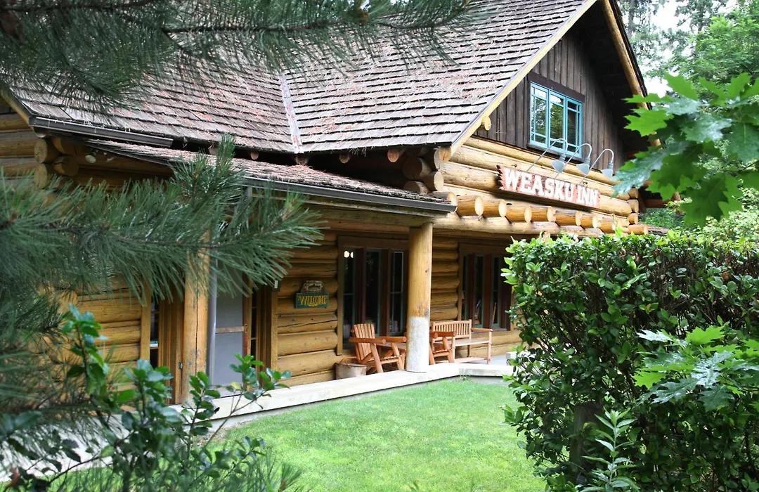Weasku Inn-1