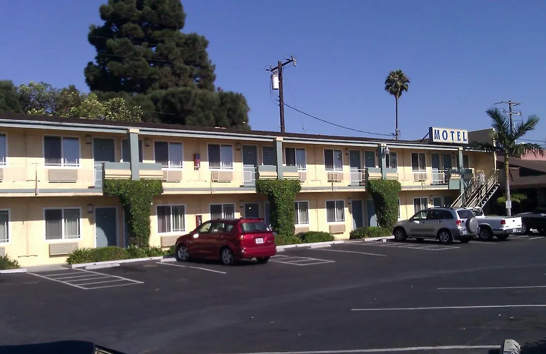 Victoria Motel-1