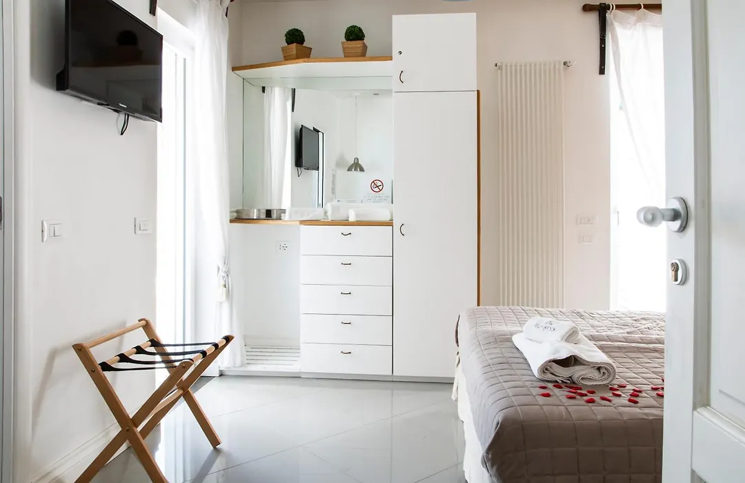 Glamroom Luxury Terrace-1