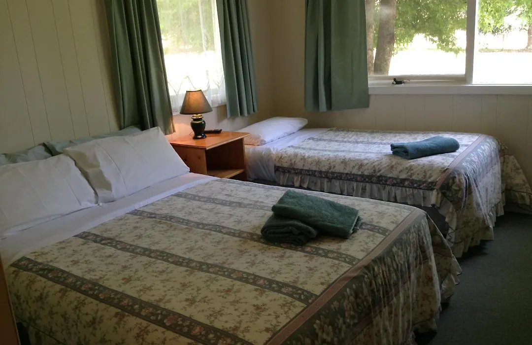 Crossways Country Inn-1