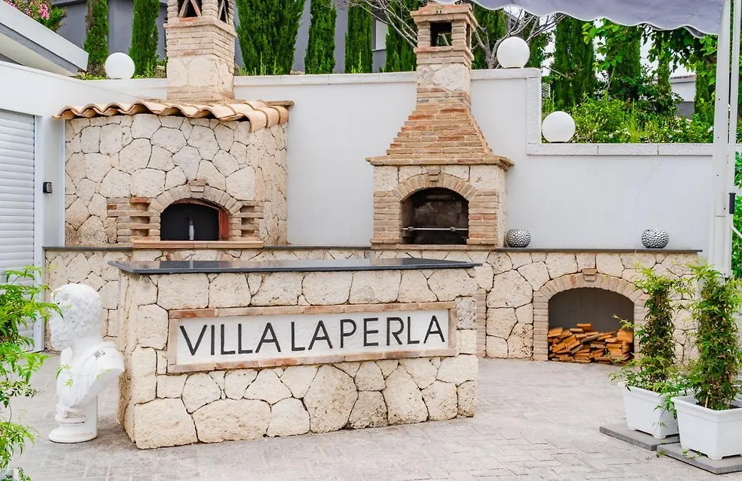 Villa La Perla-1