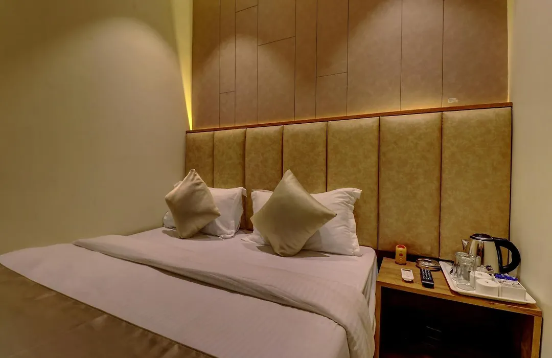 Hotel Amber Suite Near Mumbai Airport-1