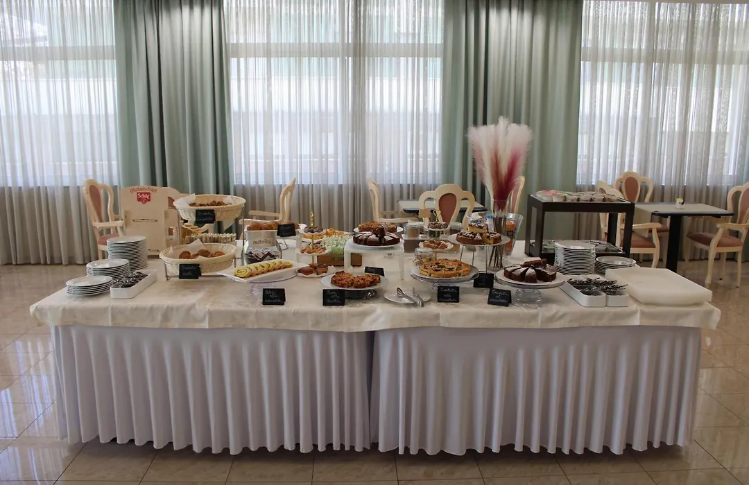 Hotel Royal Plaza-1