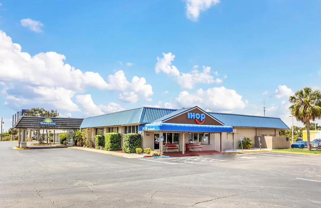 Days Inn By Wyndham Titusville Kennedy Space Center-1
