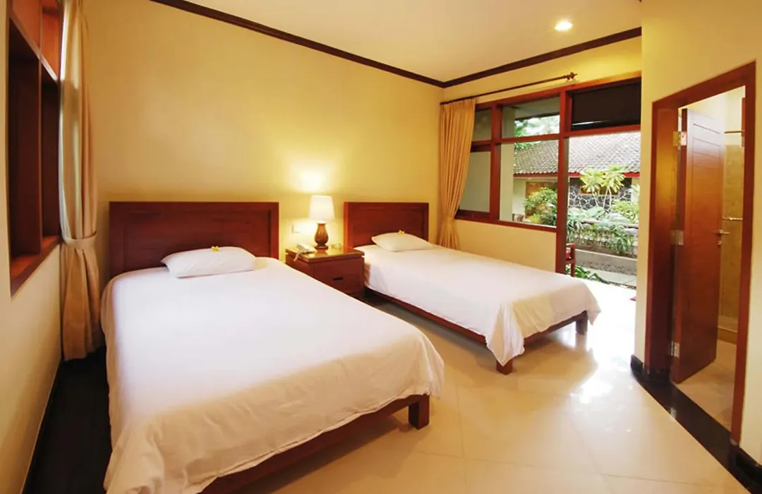 Yulia Beach Inn Kuta-1