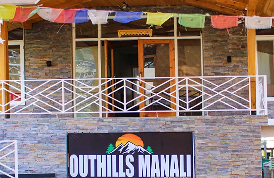 Fabhotel Outhills-1