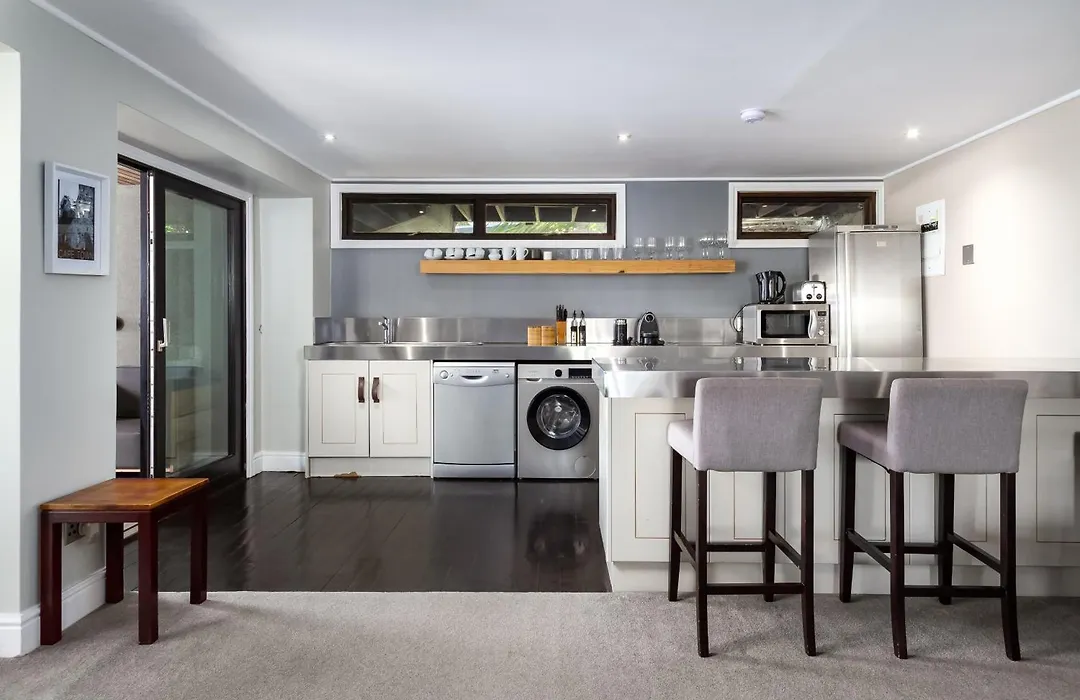 Sweet Greta Terrace Apartment 5 Min Walk To Beach-1