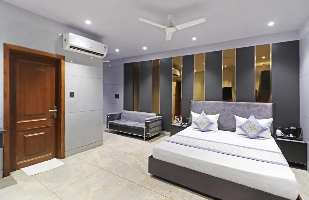 Hotel Preet Inn 05 Mints Walking Distance Nizamuddin Railway Station-1