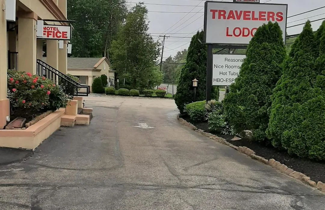 Travelers Lodge-1