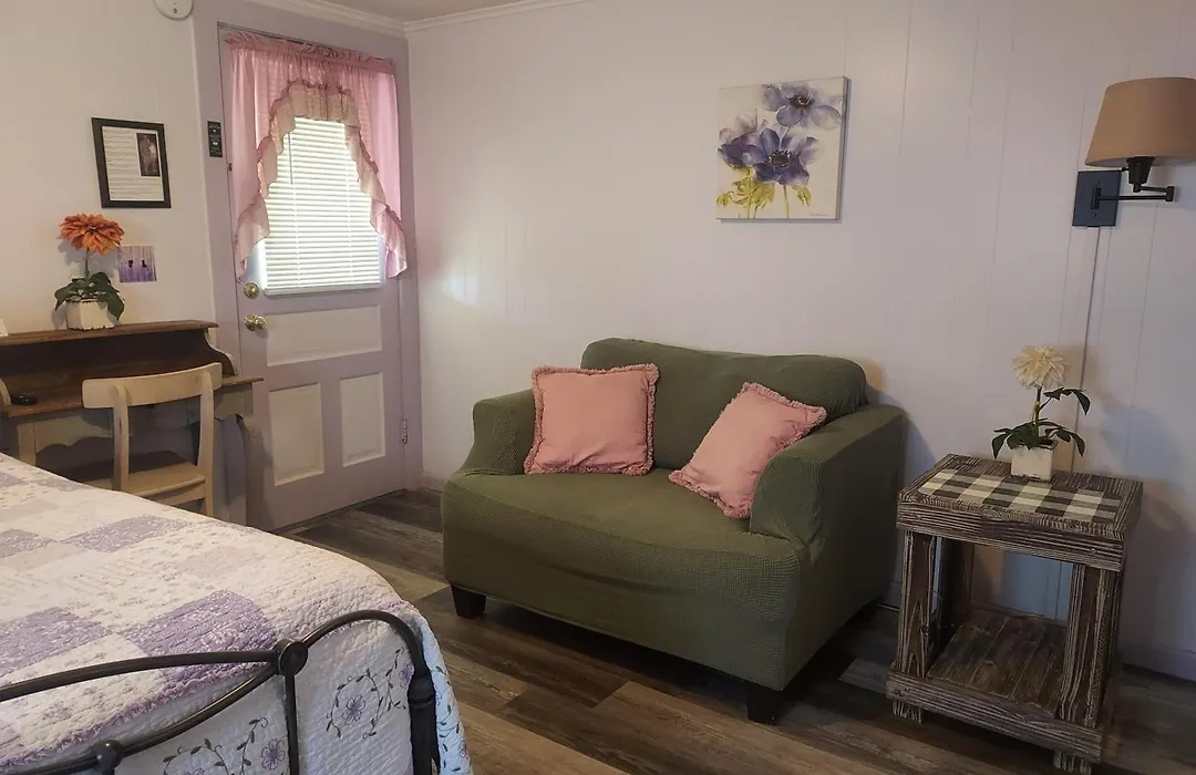 Serenity Motel-1
