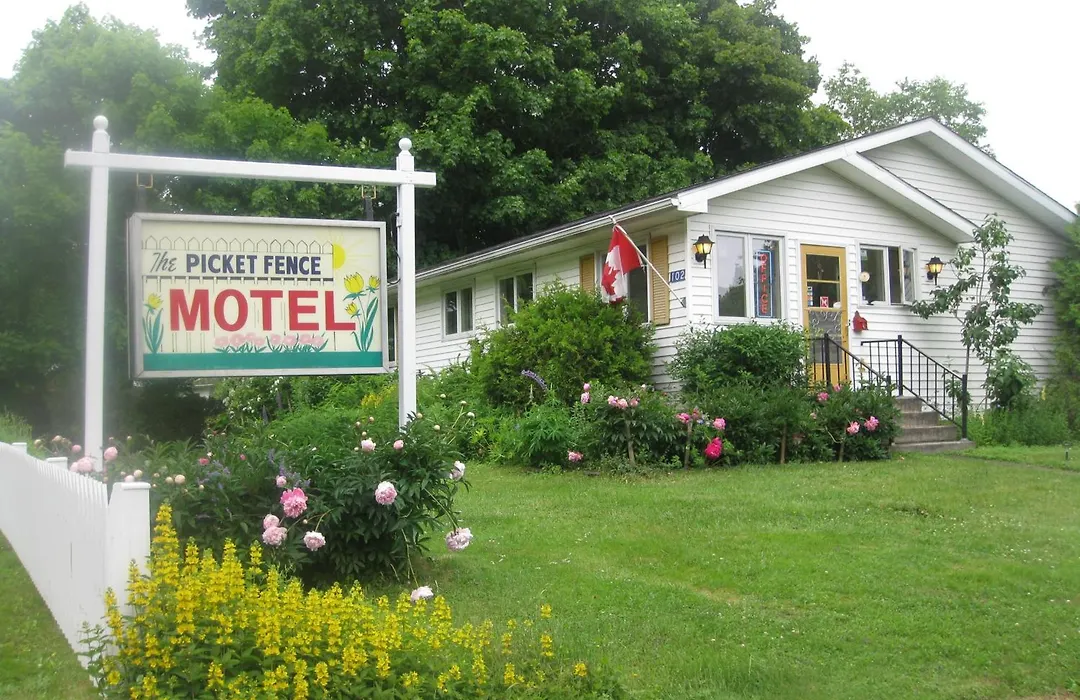 Picket Fence Motel-1