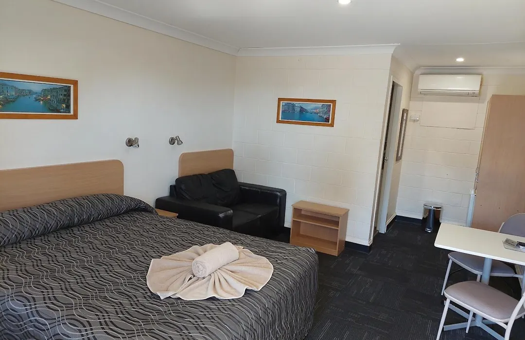 All Seasons Motor Lodge-1