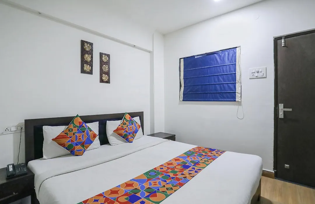 Fabhotel Leo Pride-1