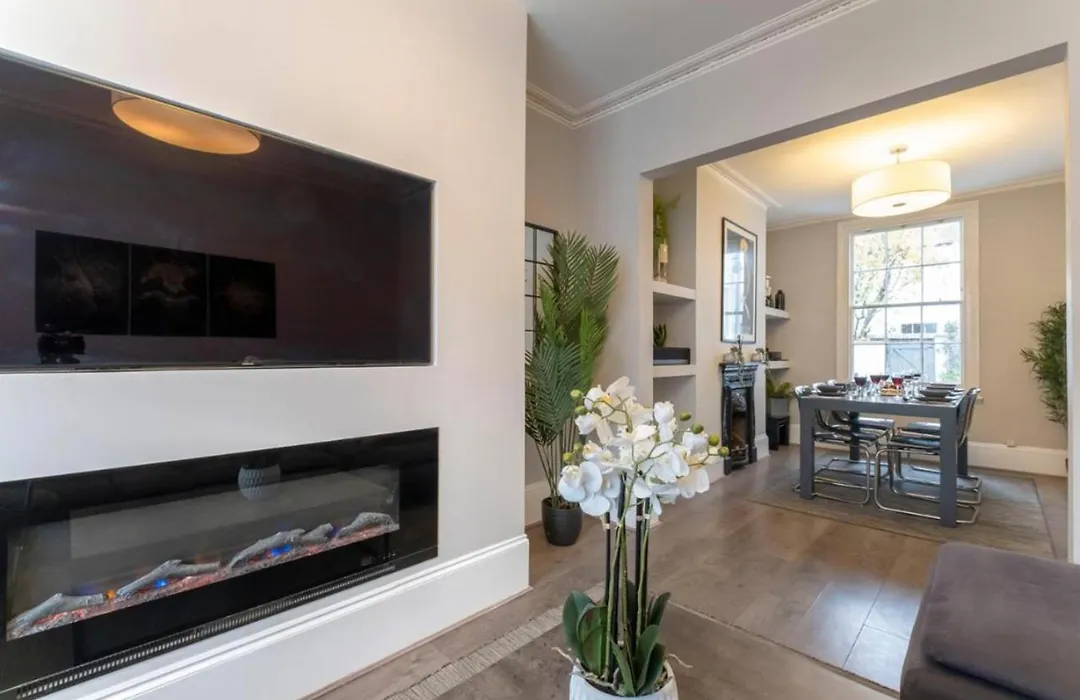 Stunning 4 Bedroom Home In Montpellier-1