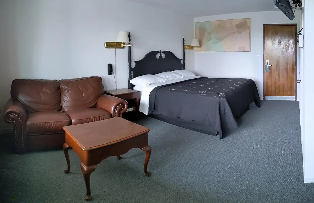 South Side Inn - Burlington-1