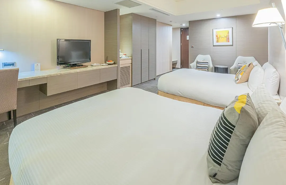 Check Inn Select Taichung Dadun-1