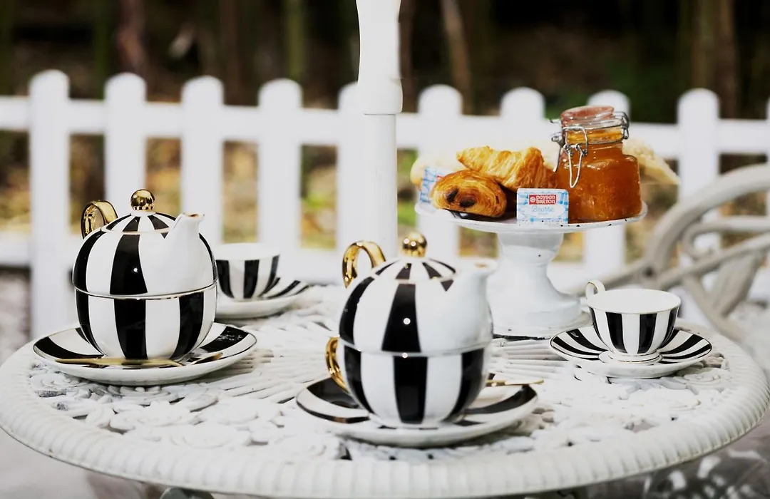 Les Canoubiers Luxe et sérénité au cœur de Saint-Tropez Suites spacieuses avec jardin enchanteur-1