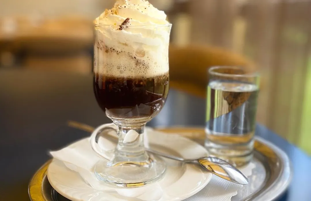 Simon - Hotel & Cafe-1