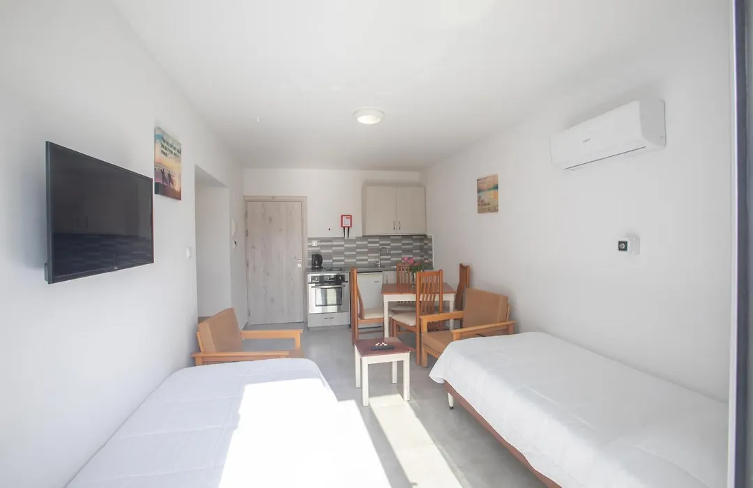 Pavlinia Hotel & Apartments-1