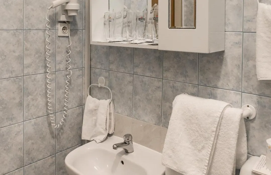 Hotel Carlstadt-1