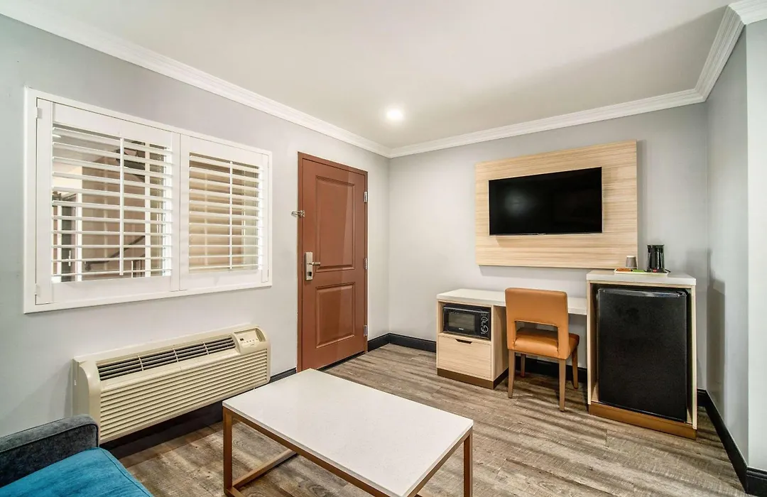 Travelodge Inn & Suites By Wyndham Bell Los Angeles Area-1