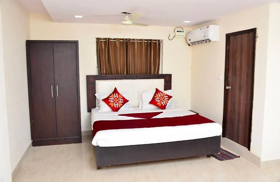 Hotel Sitara Grand-1