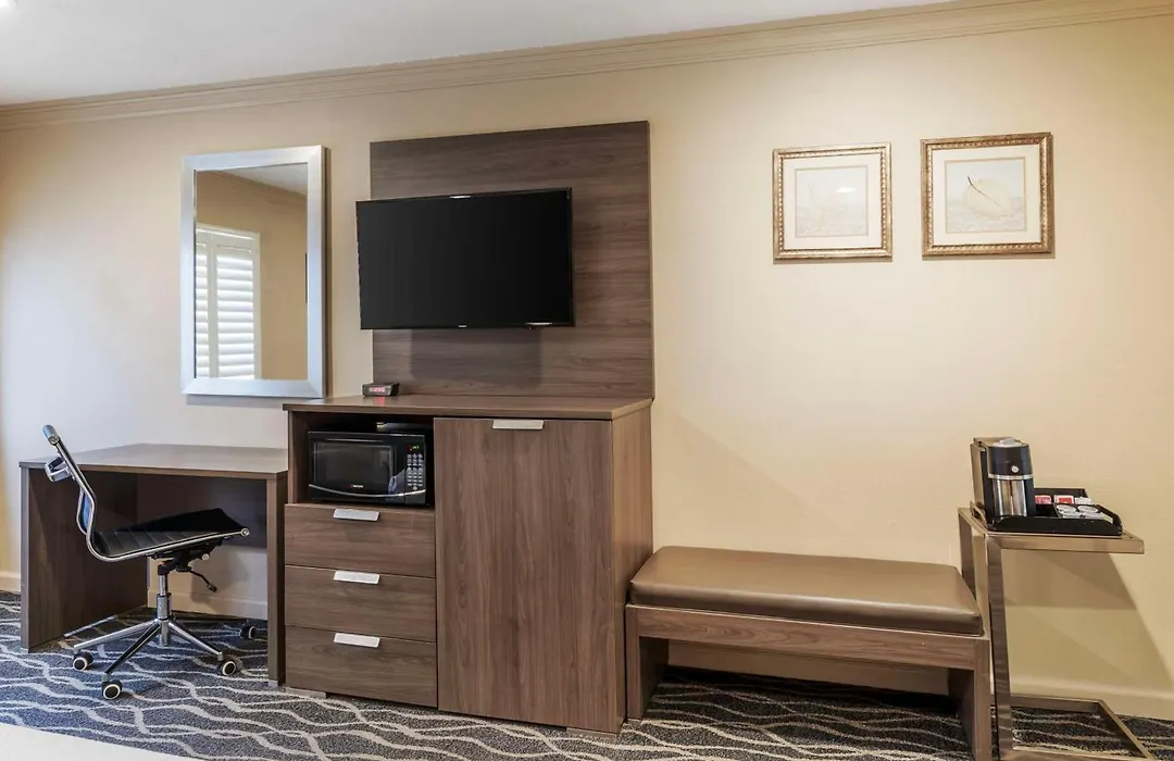 Best Western Plus Hill House-1