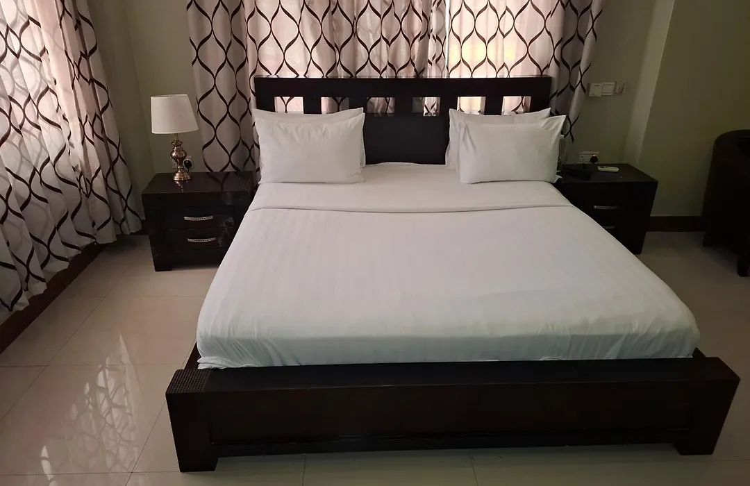 Flomi Hotel-1