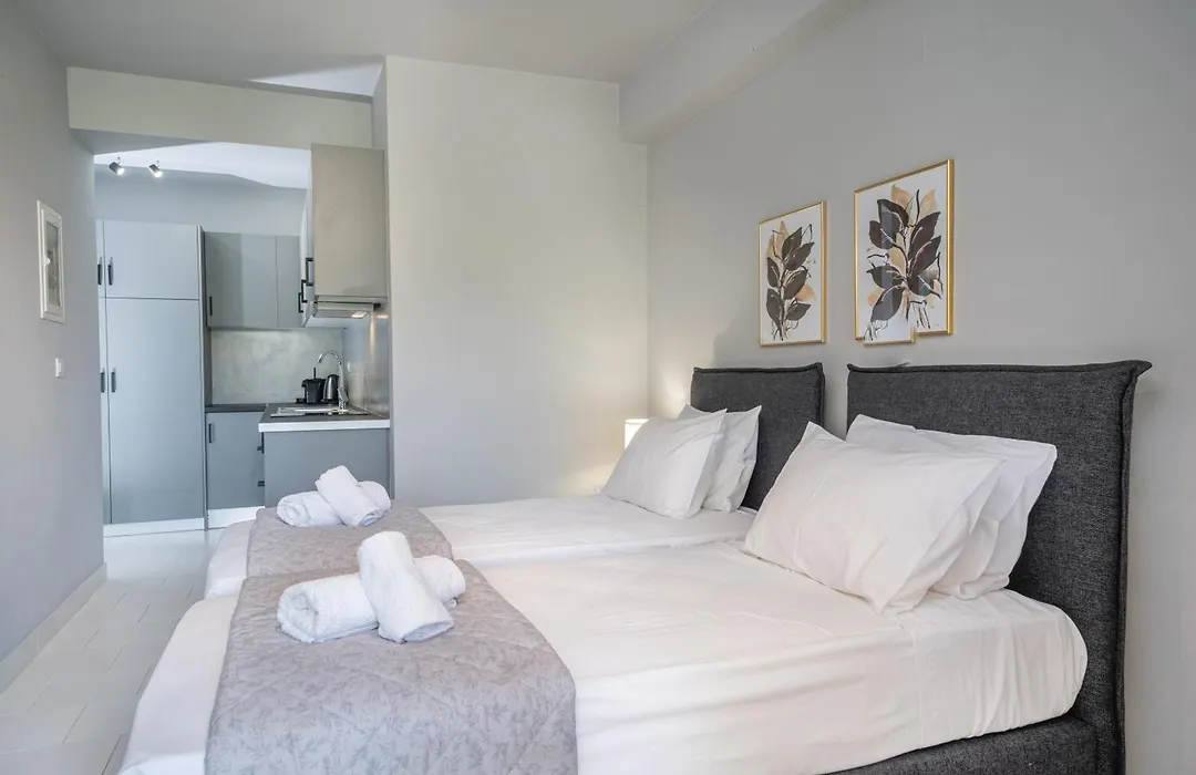 Mary'S Studios & Apartment-1