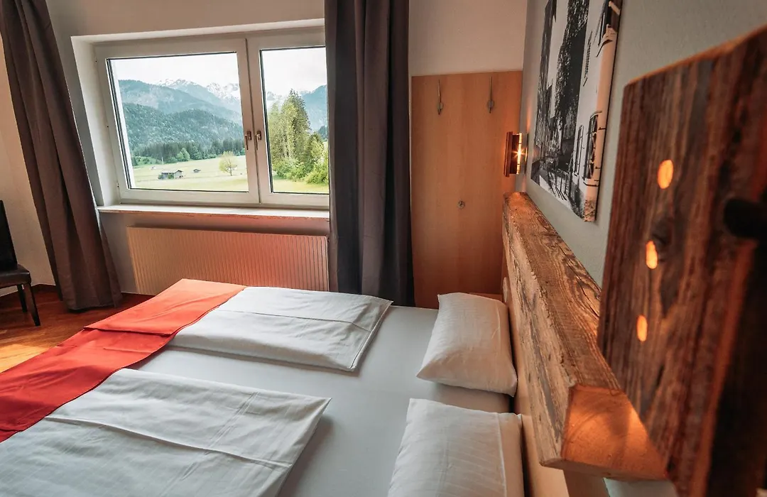 Hahnenkamm Hostel-1