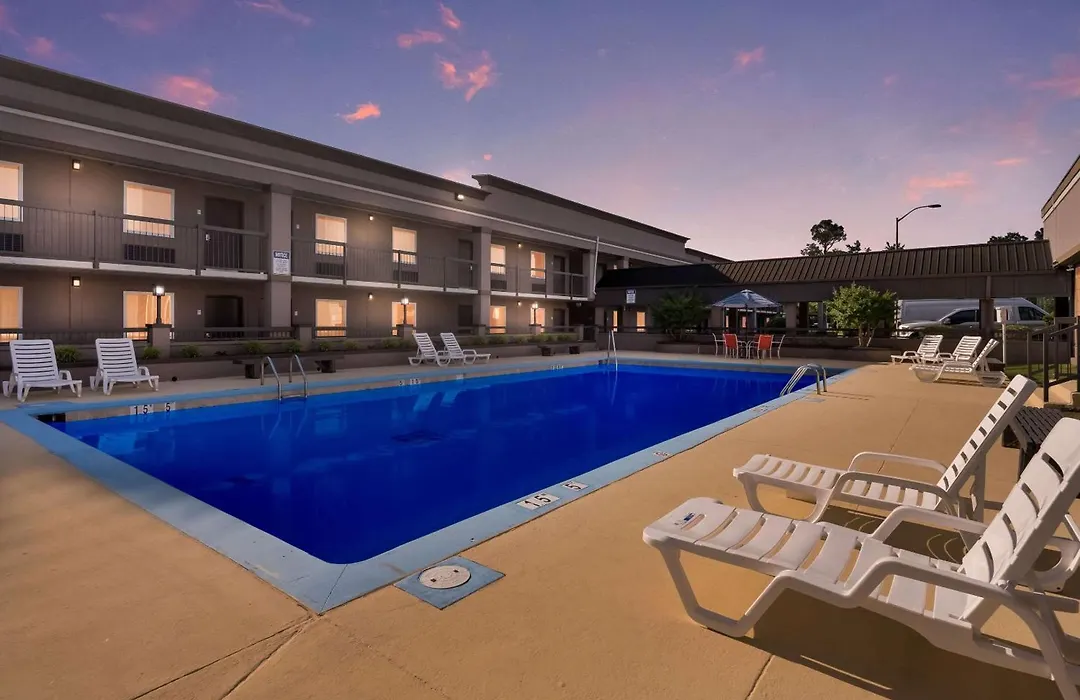 Clarion Inn & Suites Russellville I-40-1