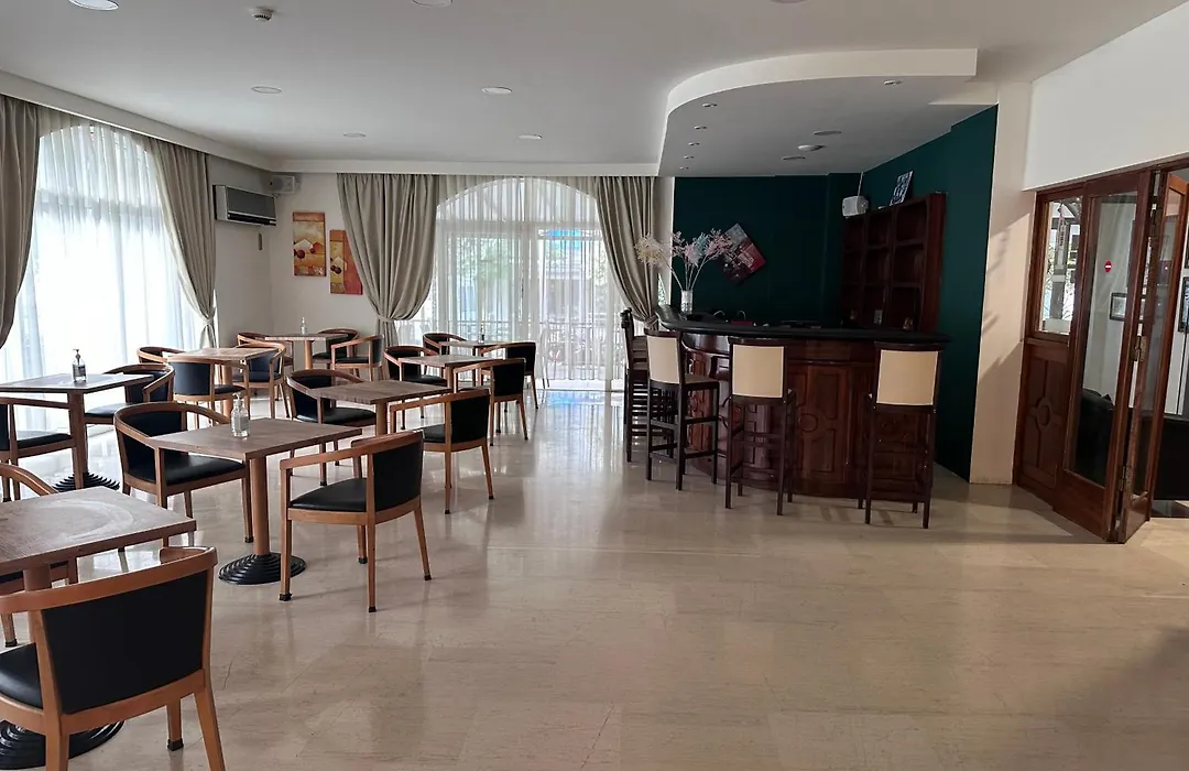 Paradise Hotel-1