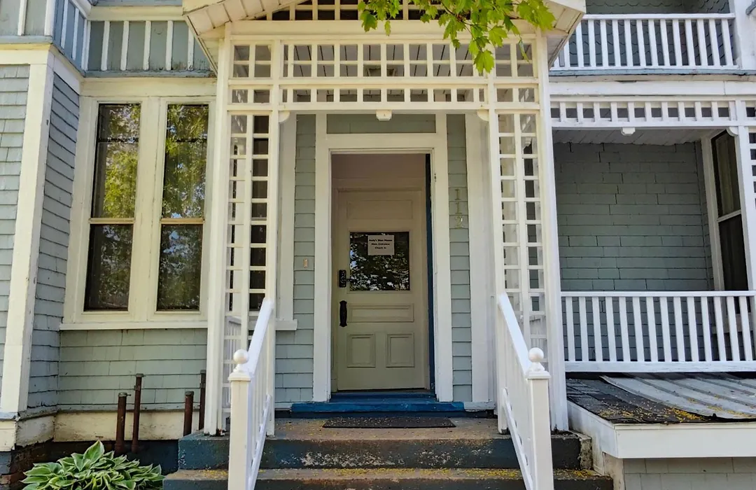 Andy'S Blue House-1
