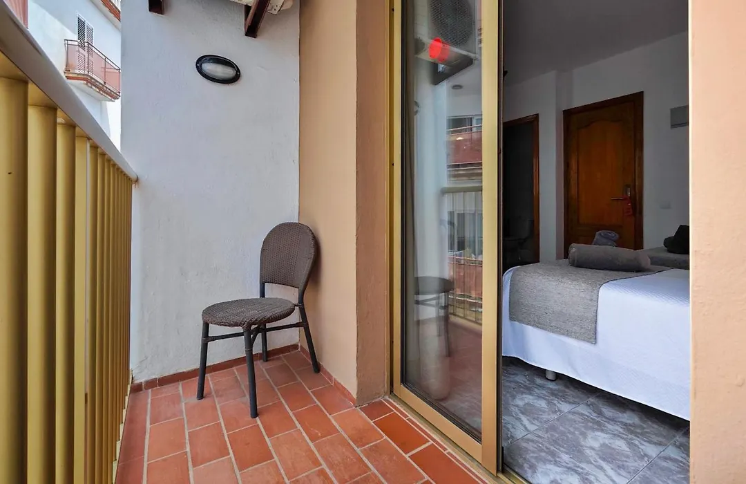 Azuline Hostal Dinamarca-1