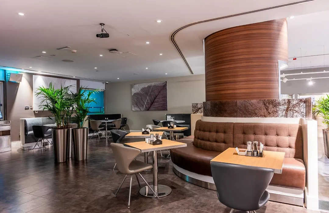 Premier Inn Abu Dhabi Airport Business Park-1