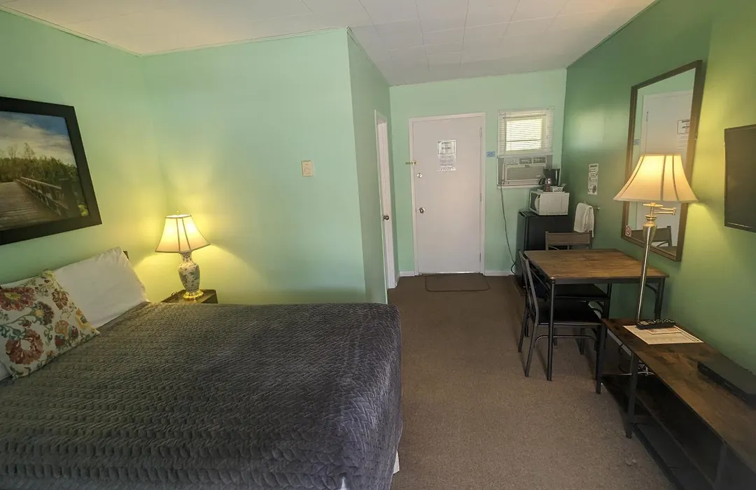 Pinewood Inn-1