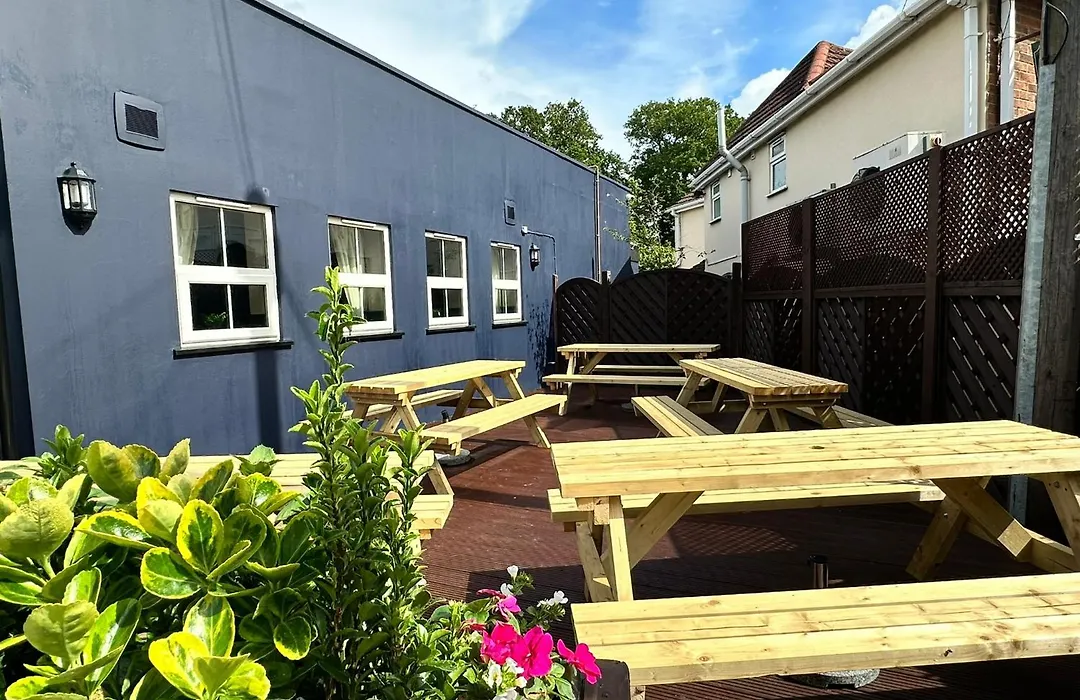 The Prince Albert Pub & Hotel With Onsite Free Parking 2 Minutes From Legoland-1