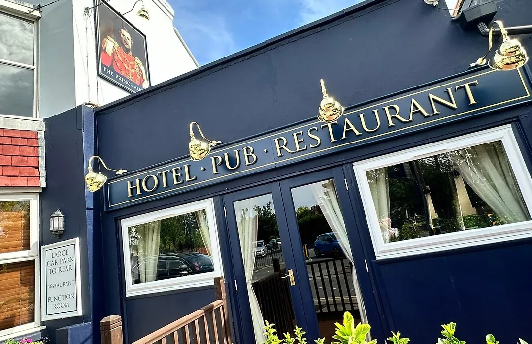 The Prince Albert Pub & Hotel With Onsite Free Parking 2 Minutes From Legoland-1