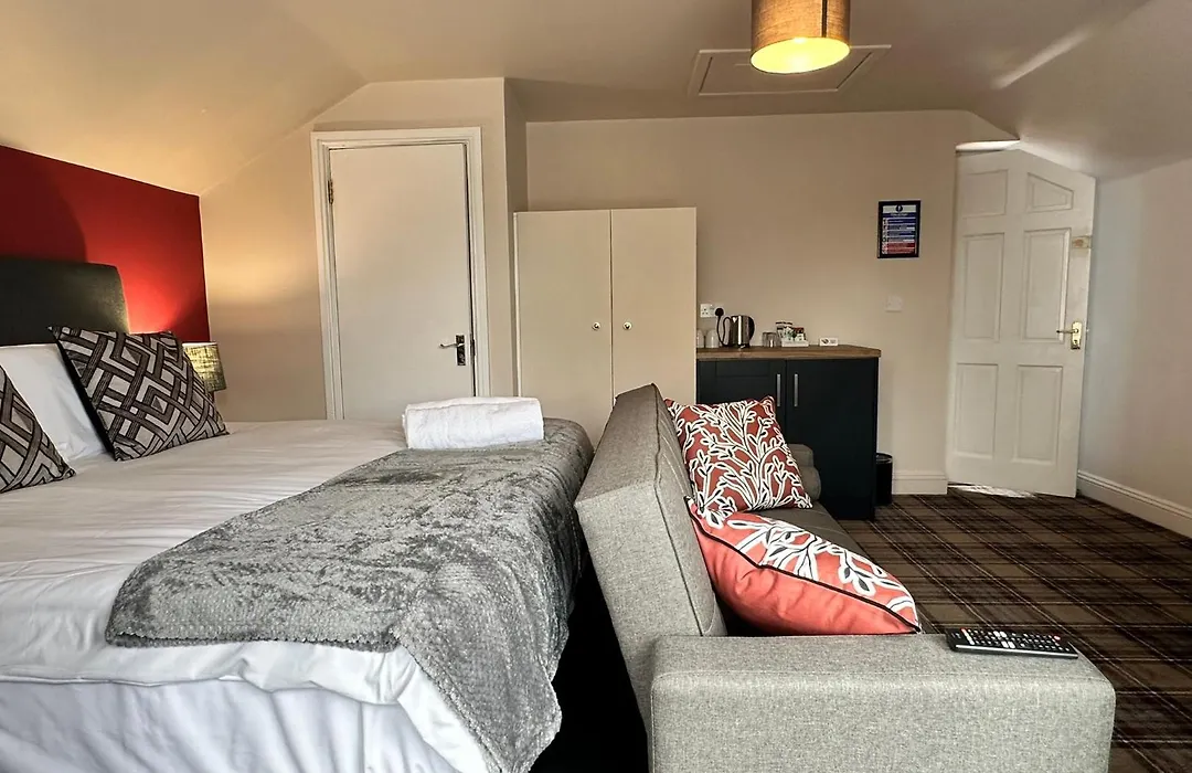 The Prince Albert Pub & Hotel With Onsite Free Parking 2 Minutes From Legoland-1
