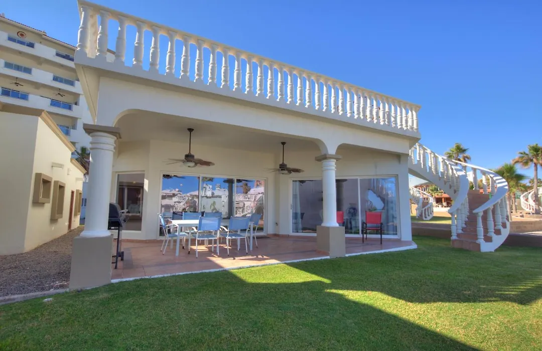 Las Palmas Resort-1