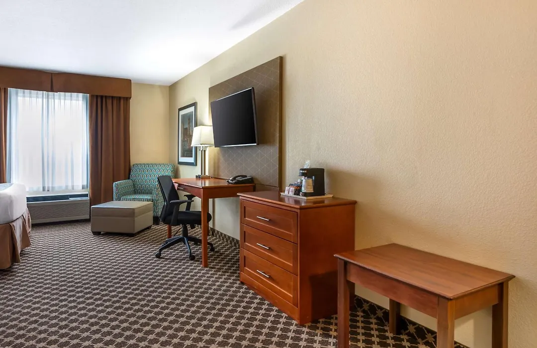 Best Western Strathmore Inn-1