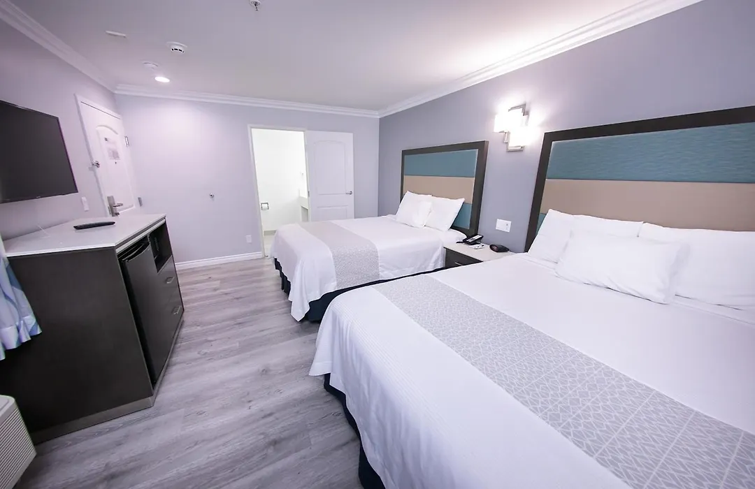 Travelodge Inn & Suites By Wyndham West Covina-1