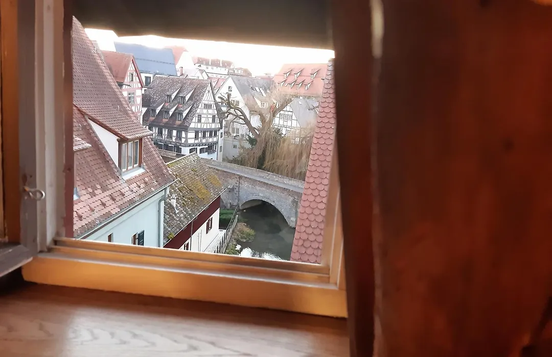 Schiefes Haus-1